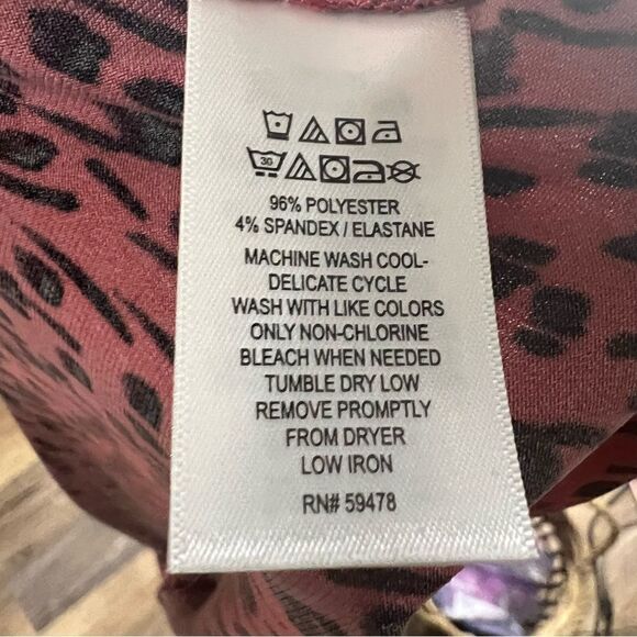 Tahari | Red/Black Top - Picture 5 of 5